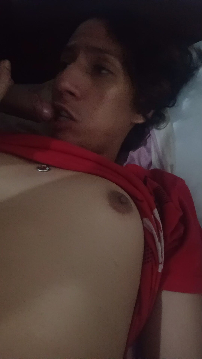 Femboy from Colombia: Mengisapnya enak dengan semua gerakan