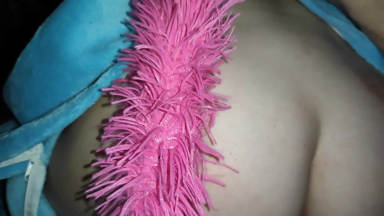 Taboo Room: Una piccola troia di 18 anni rimbalza grosso modo sul cazzo...