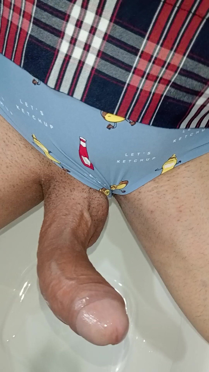 Rey rey: I Masturbate in the College Bathrooms Under My Skirt, Submissive...