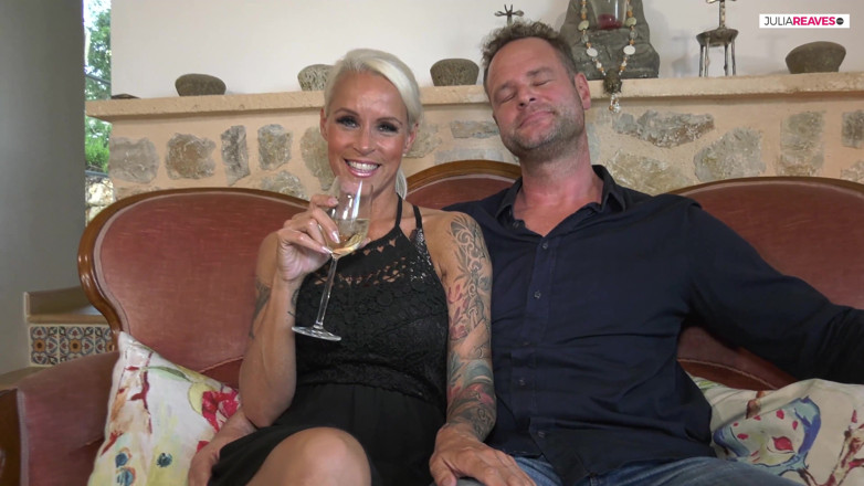 Cuckold Fuckers: La bionda Maria scopa con il cazzo gigante nero davanti...