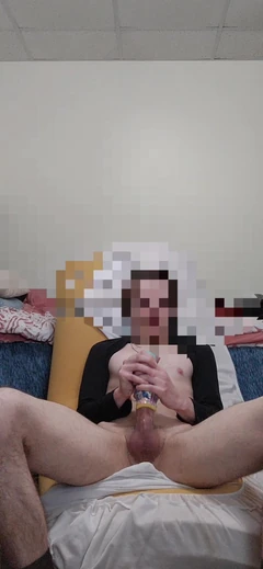 Cowok kulit putih kontol besar mendominasi mainan seksnya!