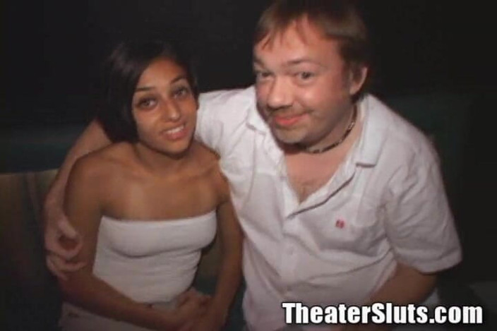 Theater Sluts: Latina smala bröst teater gruppknull ansikts sperma sprängning
