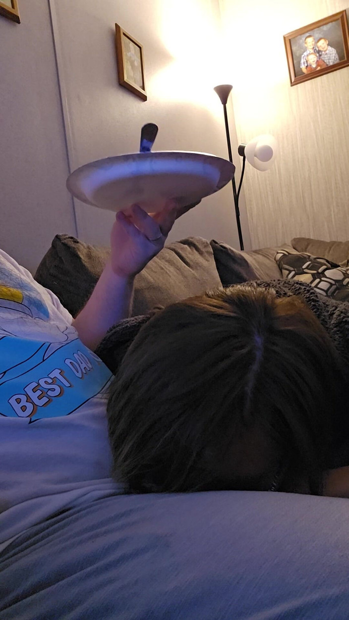 Funhousewife69: Žere jablečný koláč, kouřím mu péro Lol