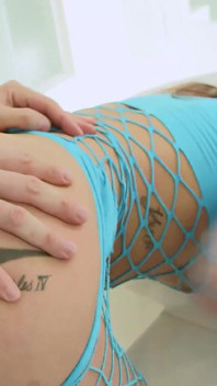 Mila Jade'in sıkı götü James Deen'in canavar yarağıyla parçalanıyor