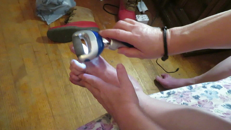 BBW nurse Vicki adventures with friends: Nurse Vicki grinds her toe nails down with her electric...