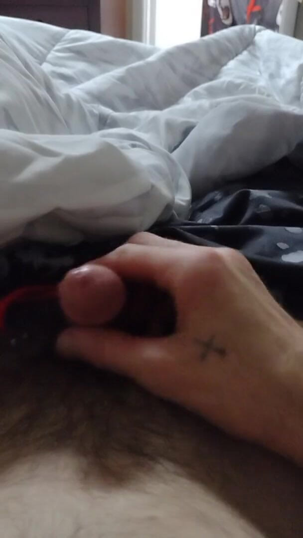 Pussylicker99: Yarağımı okşuyor.