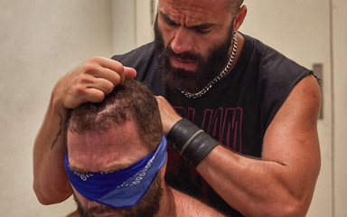 The Bearded Master: Sakallı usta kaslı itaatkarı kullanıyor