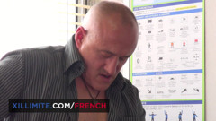 French girls at work: Анальний секс з гарячою брюнеткою в автошколи