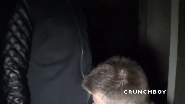 Crunch Boy: Julian ošukaná v noci mladým zvědavým kamarádem