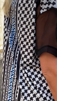 MILF loira tarada transando pelo estacionamento