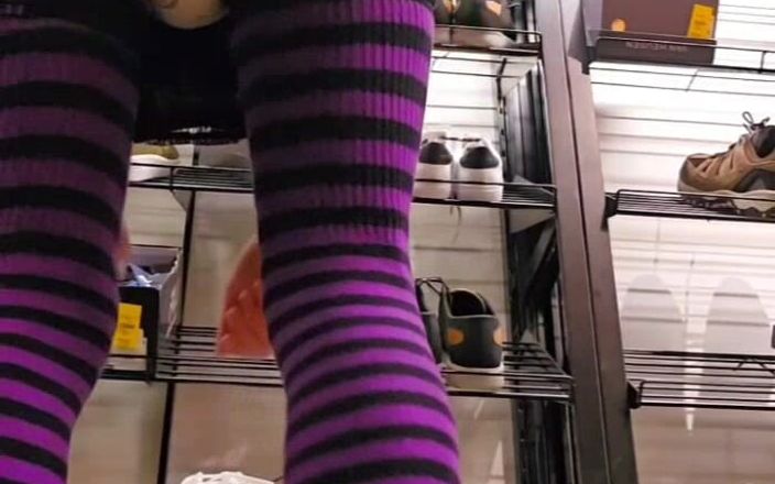 Kinkytwinkpamps: Femboy在购物中心湿了