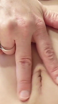 Tonton Semasa Saya Mengongkek Butang Perut Saya Dengan Petua & Petua Q Jari saya, saya merayu awak hajat itu adalah jari awak.