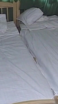 Une brune mature squirte sauvagement pendant un doigtage vaginal intense