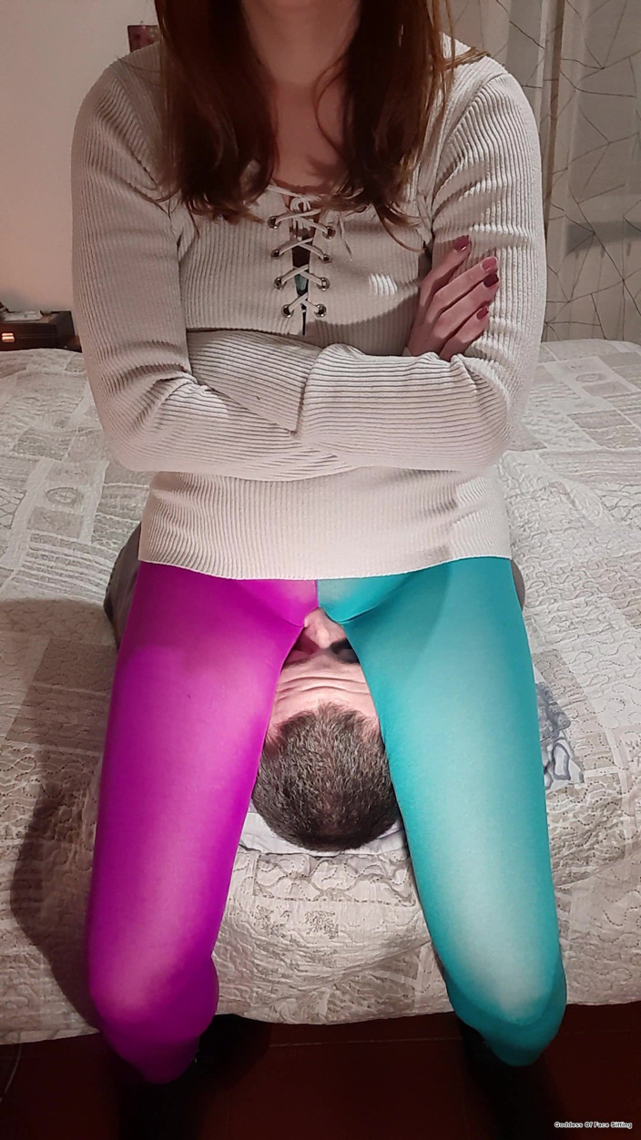 goddess82: Sexy Stephanie Smoth is haar arme slaaf!