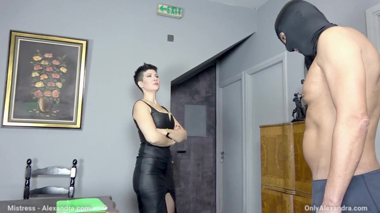 Mistress Alexandra: Doamna ta șefă visează