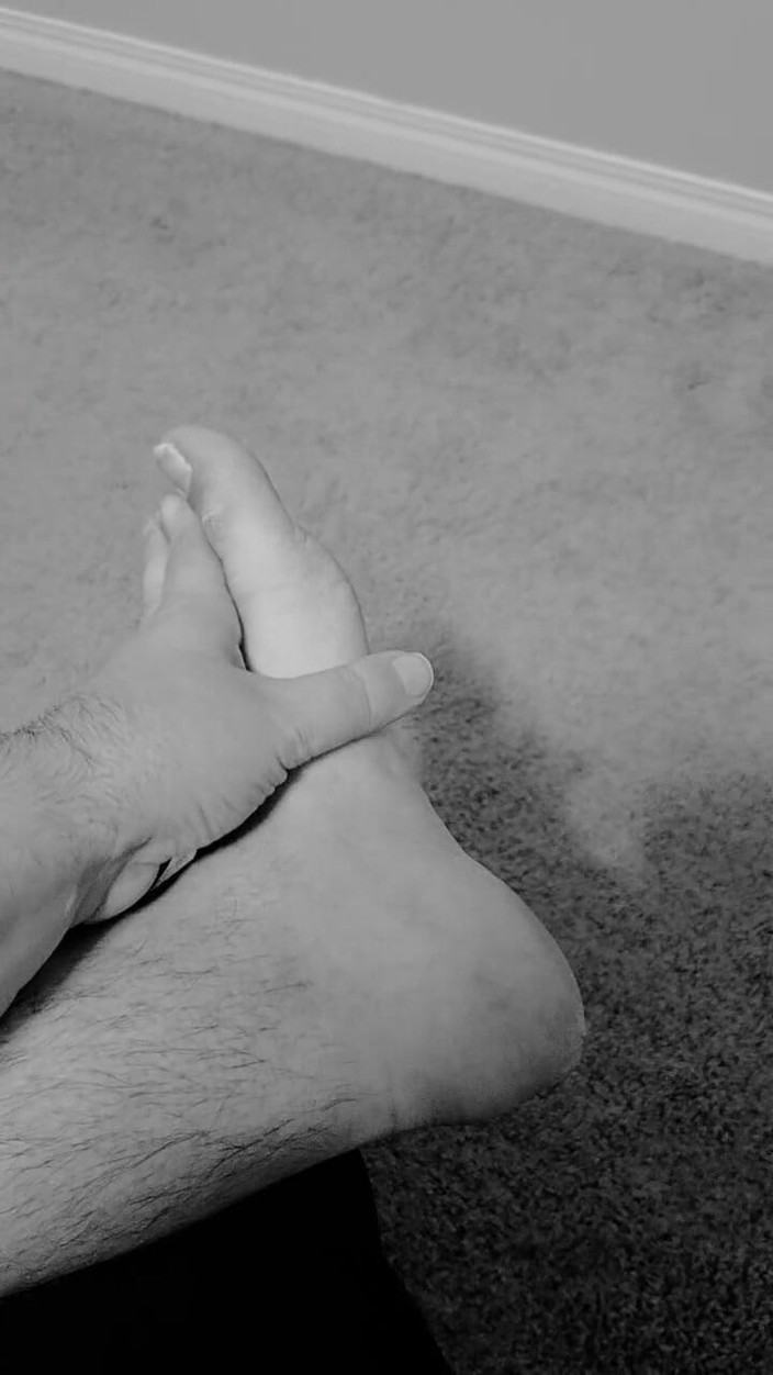 Erotic Man: 男性の喘ぎ声と汚い足撫で