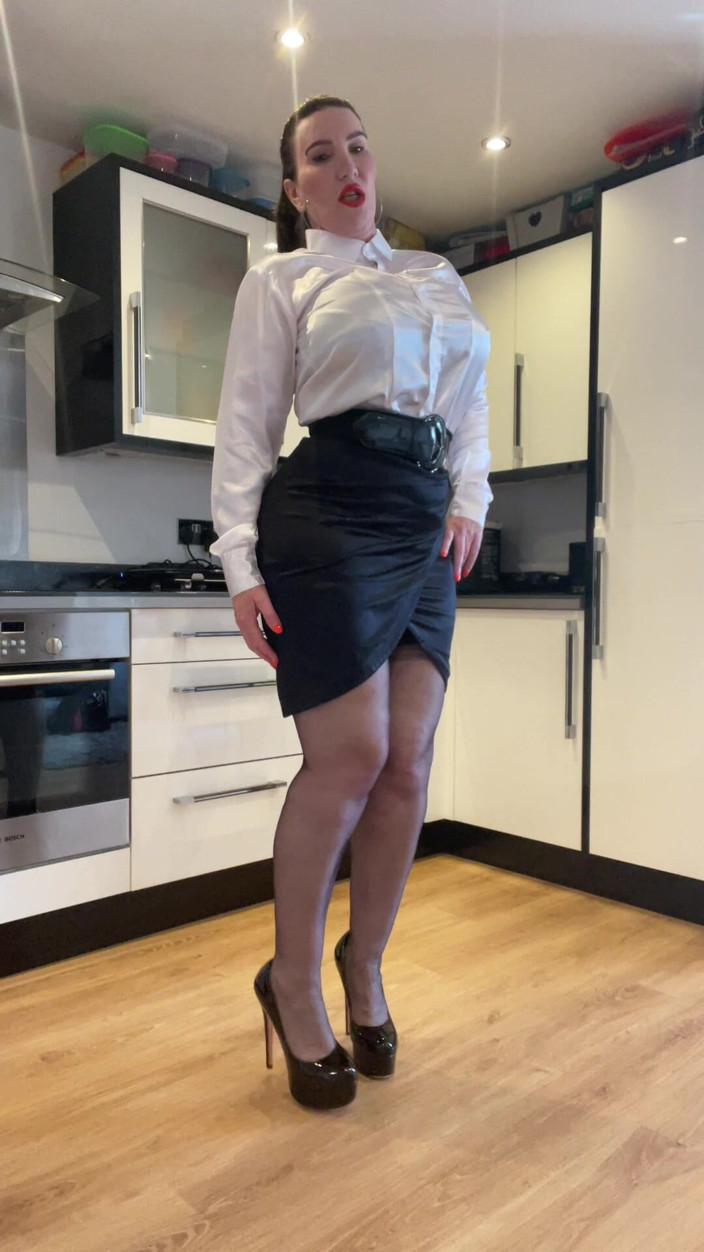 Sophie James: Tease and Denial Your Conservative Co-workers Disgusted!!