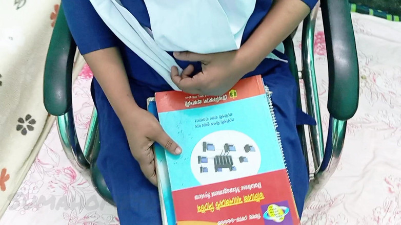 Sumahomesex: 大学のチューターと成人学生 - プライベートレッスンが親密になる