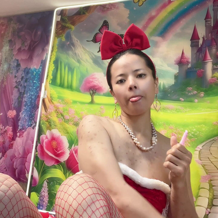 sweethanajapanese: Wear Red Outfit Today Beautifull