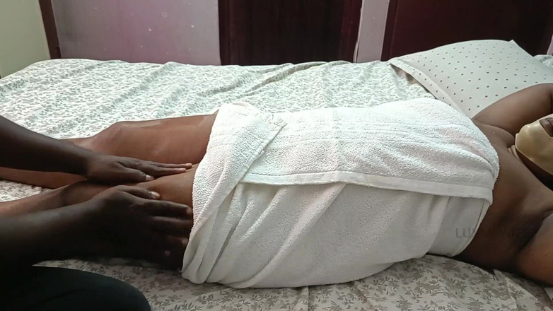 Luxmi Wife: Vợ gọi máy mát xa đến nhà -1