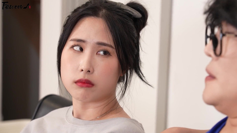 Fewoovcom: Bezpohlavní 20-letá panenka dívka, která se zblázní na posteli