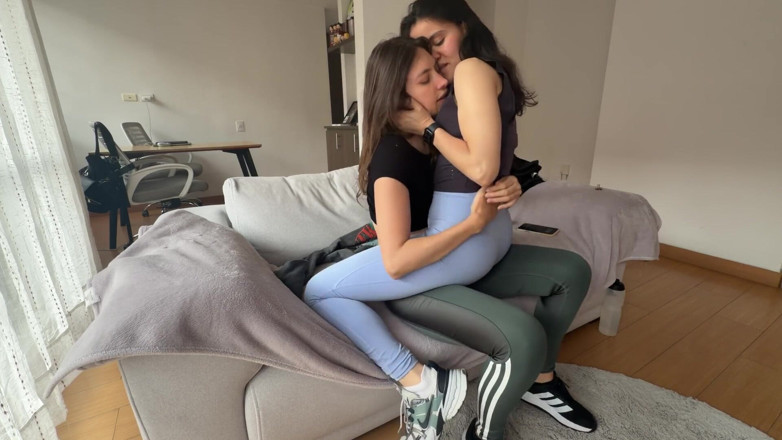 scarlettandc: Facciamo Tribbing Lesbico