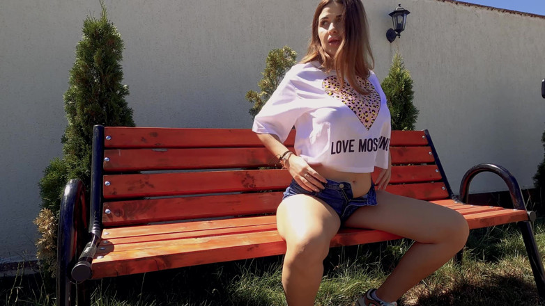 SassyTiff: Ateşli genç kız açık havada fışkırtıyor