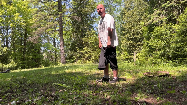 Bigwhitecock: Draußen nackt werden