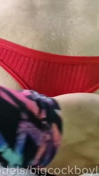 Um estranho fodeu minha bunda apertada sem camisinha bem na estrada até eu gozada