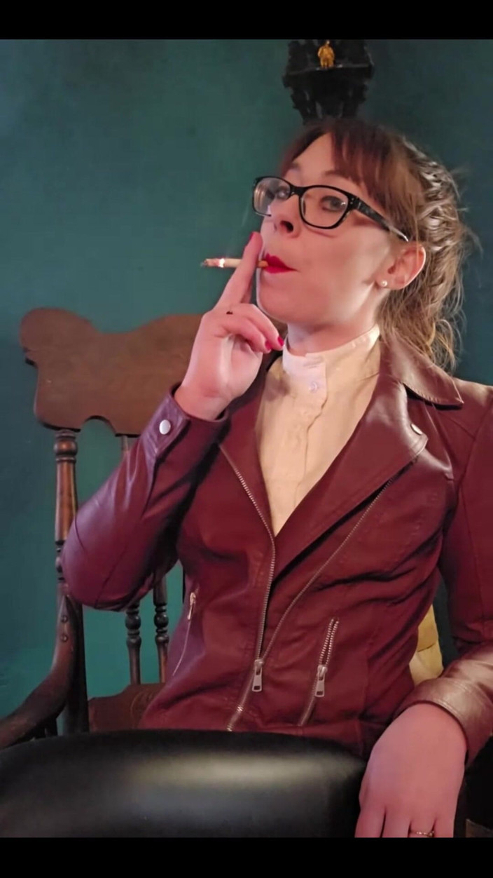 MistressThrope: Leather Smoking