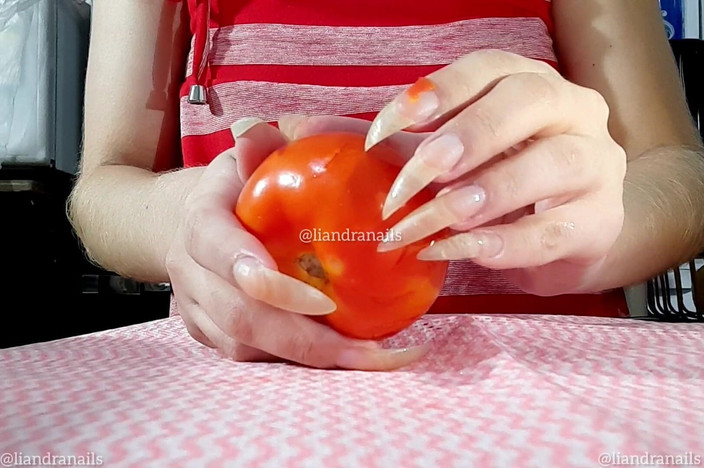 Goddess Li: Zničení rajčata