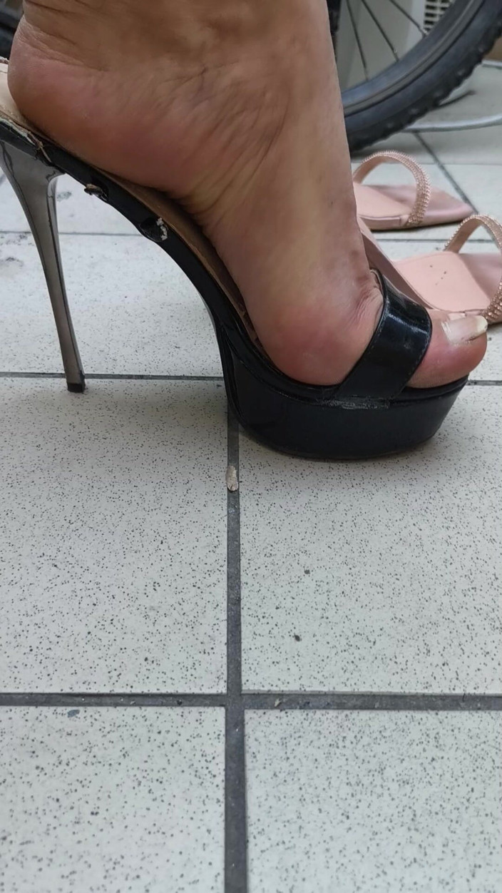 Mutsakin: Un altro angolo sexy dei miei fottuti tacchi