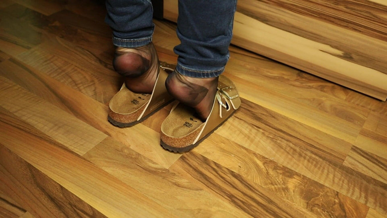 KimisWorld: Naylon Çorap ve Skinny Jeans - Klasik Sandaletlerde Sarkan