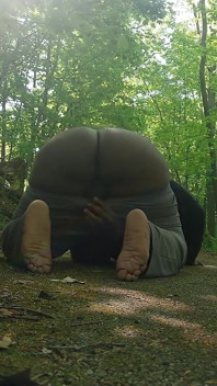 Twerk lộ liễu mạo hiểm và xuất tinh