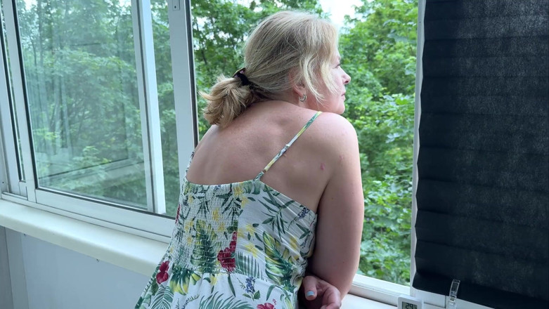 LoveHomePorn: コーヒーに誘われ、熱い隣人のフェラチオに驚く