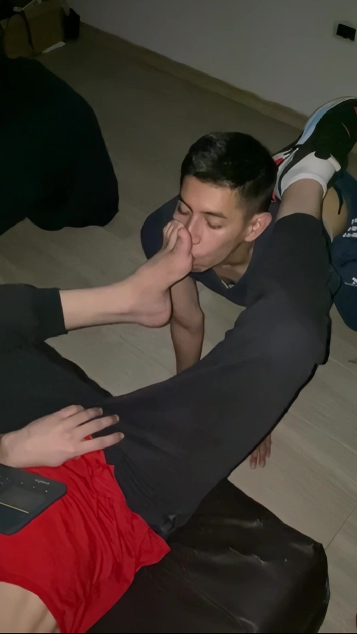 Danmel X: 그는 자신의 위치를 알고있다. 나는 그를 모든 좋은 서브가 내 발에 있어야하는 곳에서 시작하게