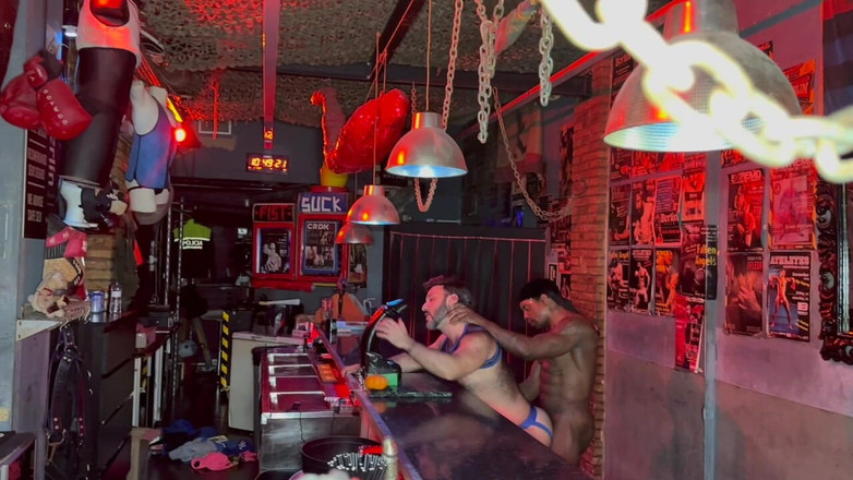 Kike gil: Sexul la bar