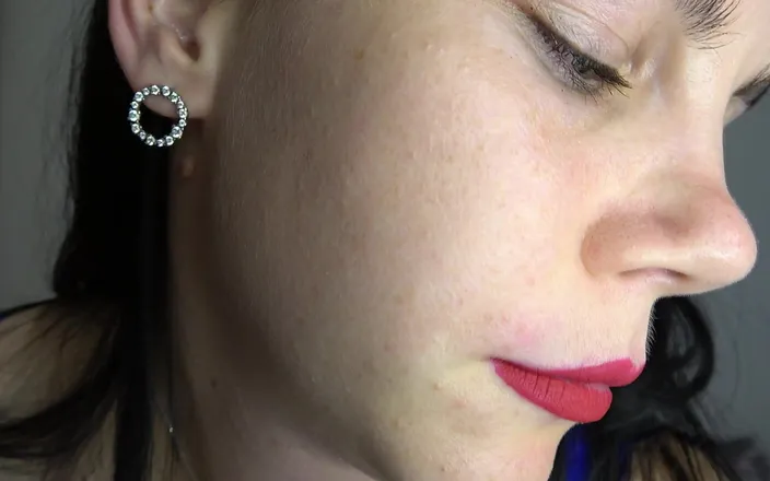 Anna Sky: Velmi pomalá a smyslná obryně Anna