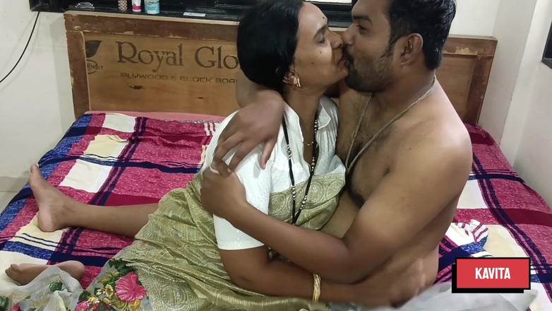 Horney Couple: Desi Indian Couple Passionate Horney Close up Fuck in Saree,...