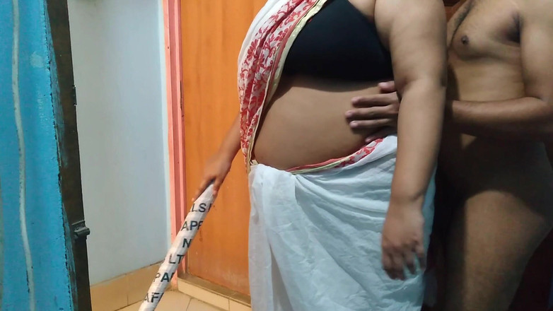 Aria Mia: Ich ficke die heiße MILf-stiefmutter meiner besten freundin, wenn sie...