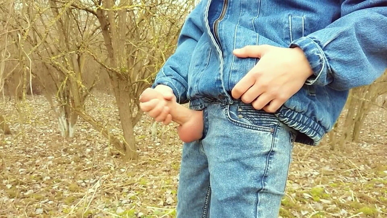 Idmir Sugary: Твінк дрочить з пробкою для пеніса на відкритому повітрі - витік сперми з уретральним м'ячем всередині