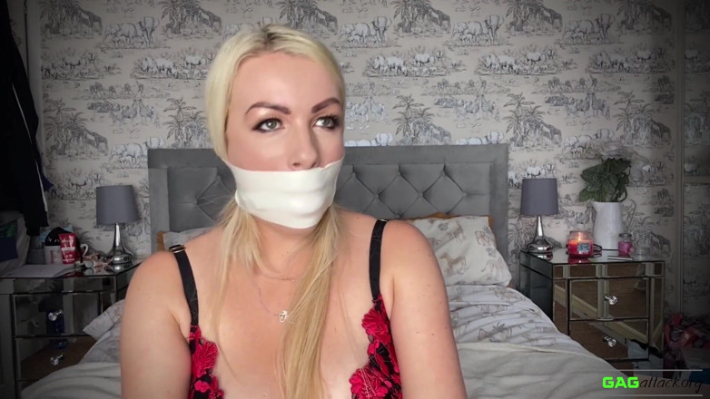 Gag Attack: Penny Lee - meerdere gelaagde zelfknevel