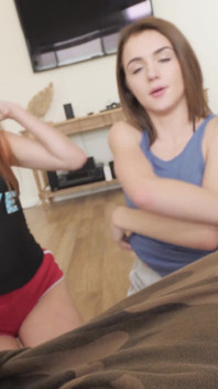 Adria Rae a její BFF Rosalyn mají trojku a vyměňuje si sperma