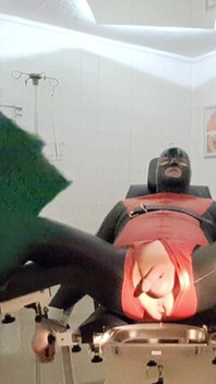 Fisting con il Guanto in pelle verde
