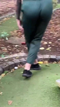 Heißes blondes transmädchen lily adick wird im wald von englischer psycho gefickt