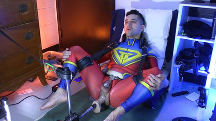 Ricky Cage: Října 2023 Live Cam Show část 1 - Superhrdina je ošukána strojem!