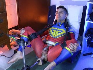 Ricky Cage XXX: 2023 年 10 月直播表演 第 1 部分 - 超级英雄被机器性交！
