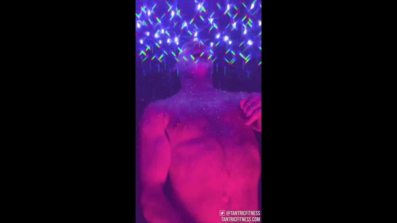 Tantric Fitness: L'orgasmo cosmico del patrigno