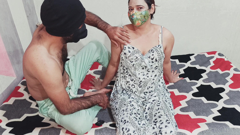 Gullnazkhan: Indiana desi bhabhi foi presenteada com um pau grande indiana...