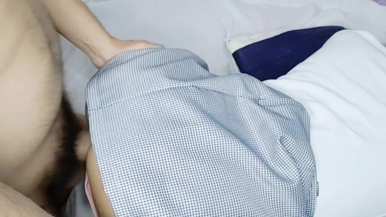 MynameisJuly: Ein Schulmädchen Mit Nur 18 Jahren Wechselt Nach Dem Unterricht Ihren...